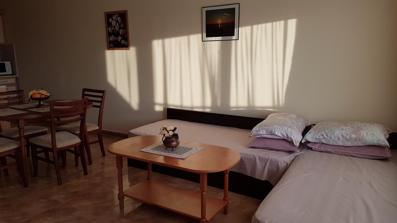 Tashevi Apartments ポモリエ 部屋 写真