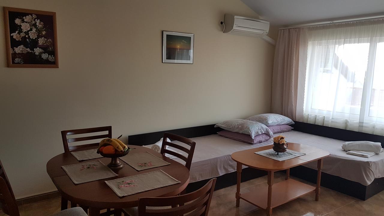 Tashevi Apartments ポモリエ エクステリア 写真