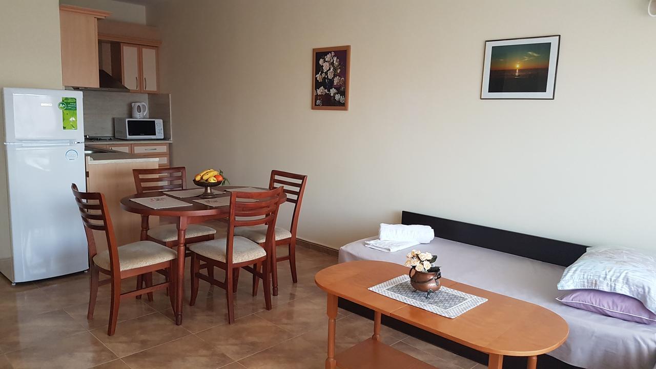Tashevi Apartments ポモリエ エクステリア 写真