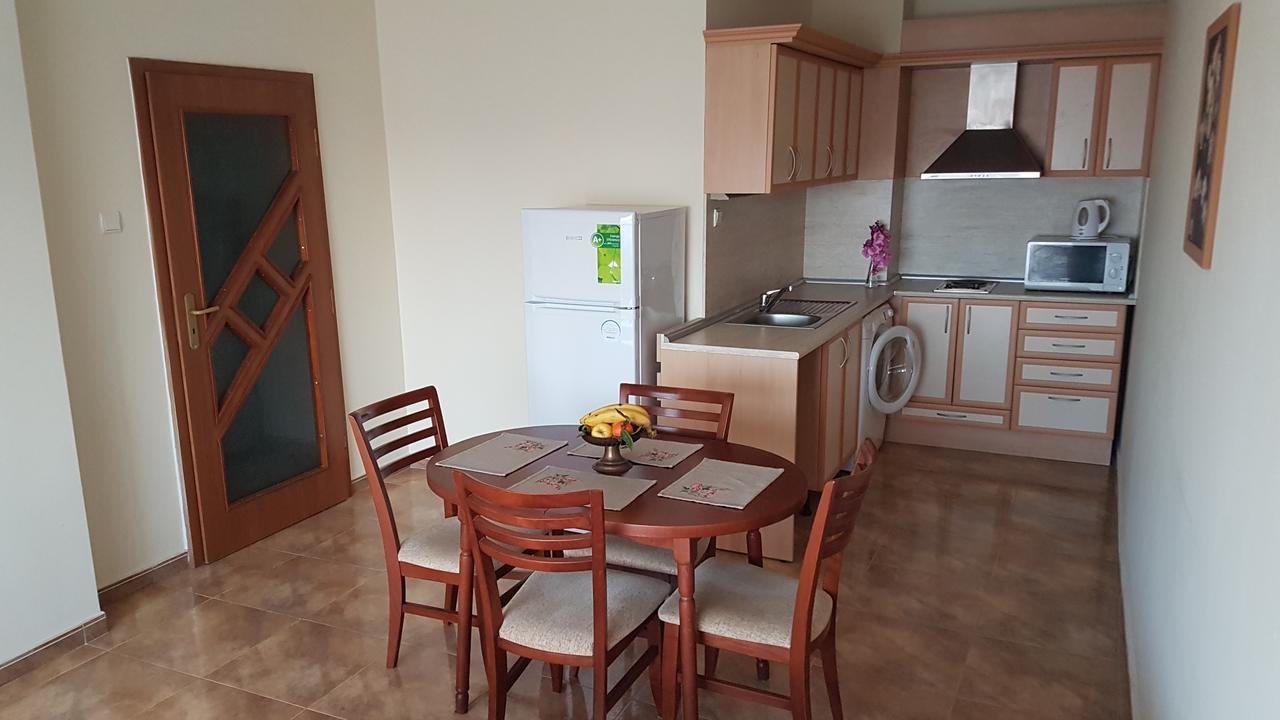 Tashevi Apartments ポモリエ エクステリア 写真