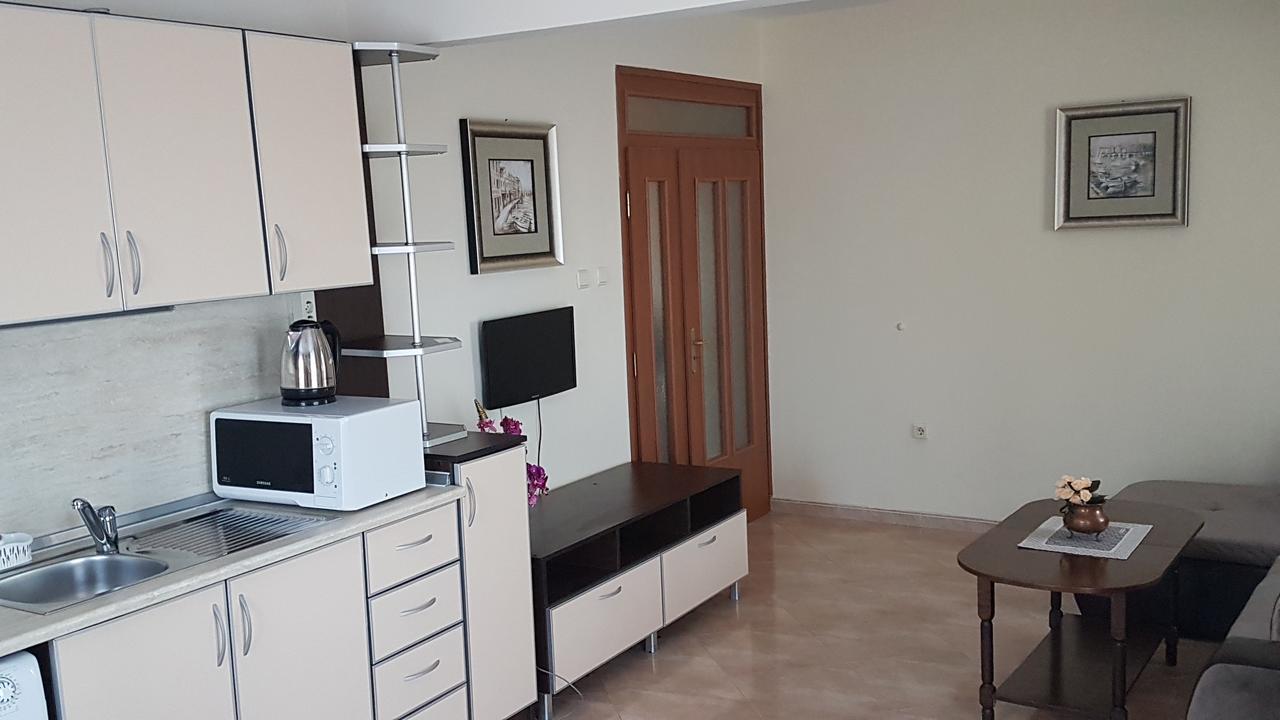 Tashevi Apartments ポモリエ エクステリア 写真