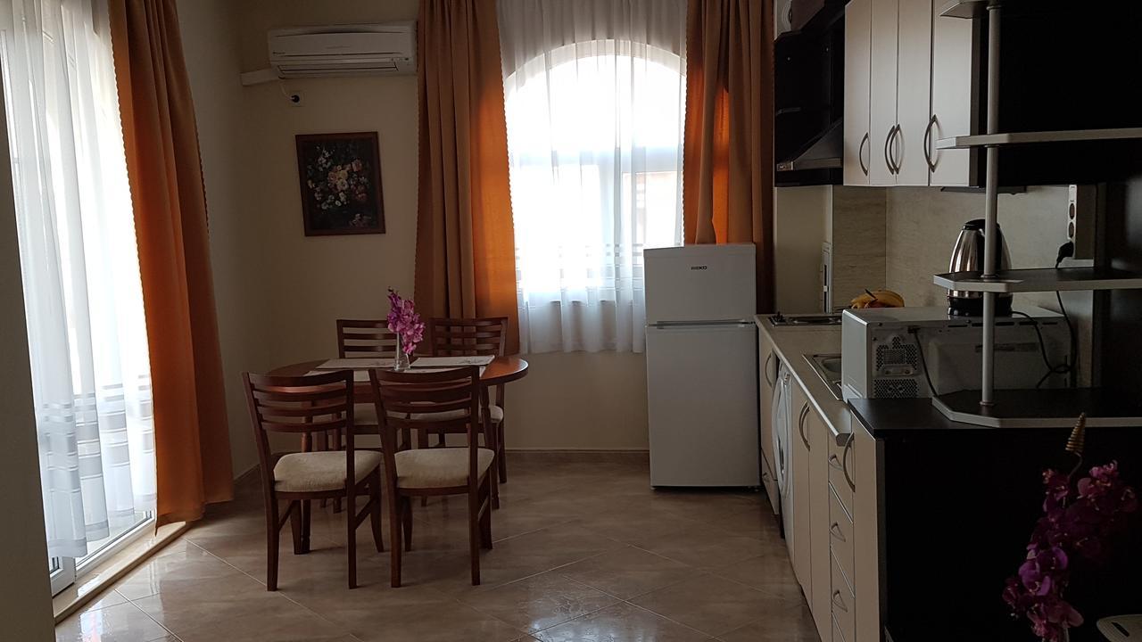 Tashevi Apartments ポモリエ エクステリア 写真