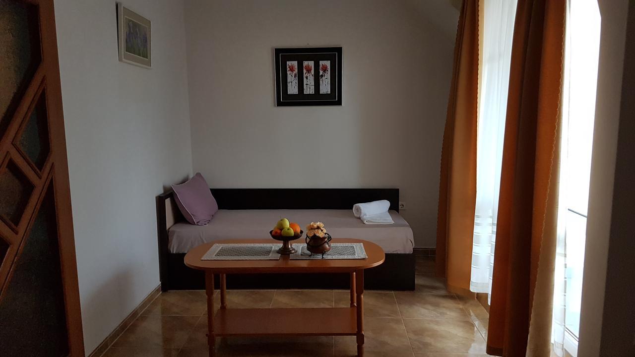 Tashevi Apartments ポモリエ エクステリア 写真
