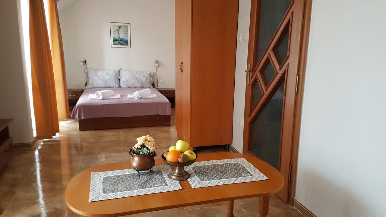 Tashevi Apartments ポモリエ エクステリア 写真