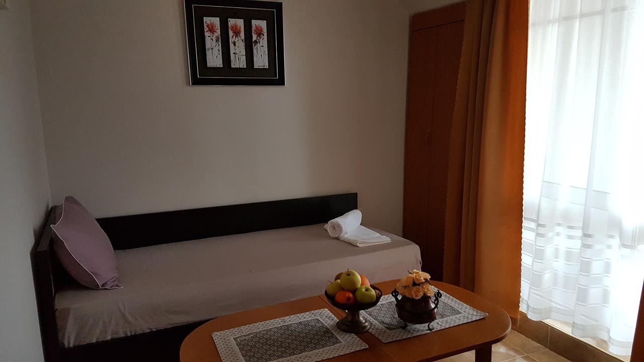 Tashevi Apartments ポモリエ エクステリア 写真