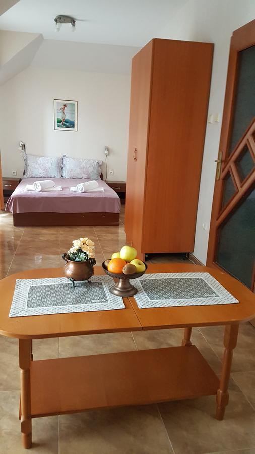 Tashevi Apartments ポモリエ エクステリア 写真